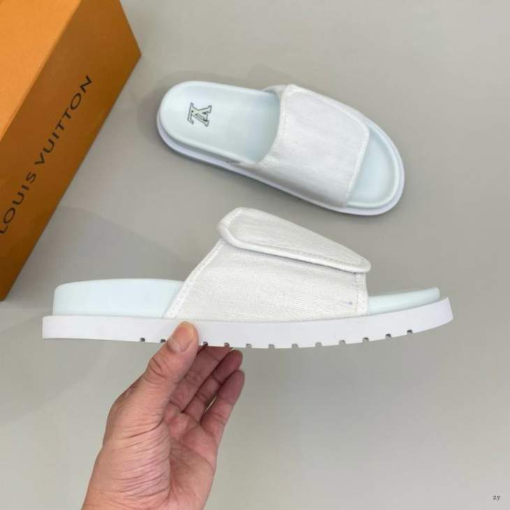 Picture of Louis Vuitton Slippers _SKULVsz38-45zyf06011221
